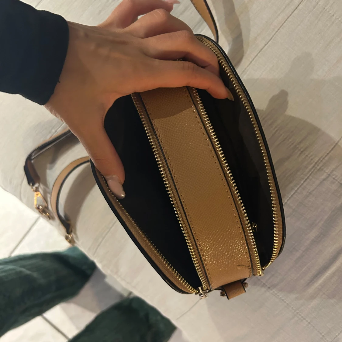 Beige axelväska från Moschino - 3