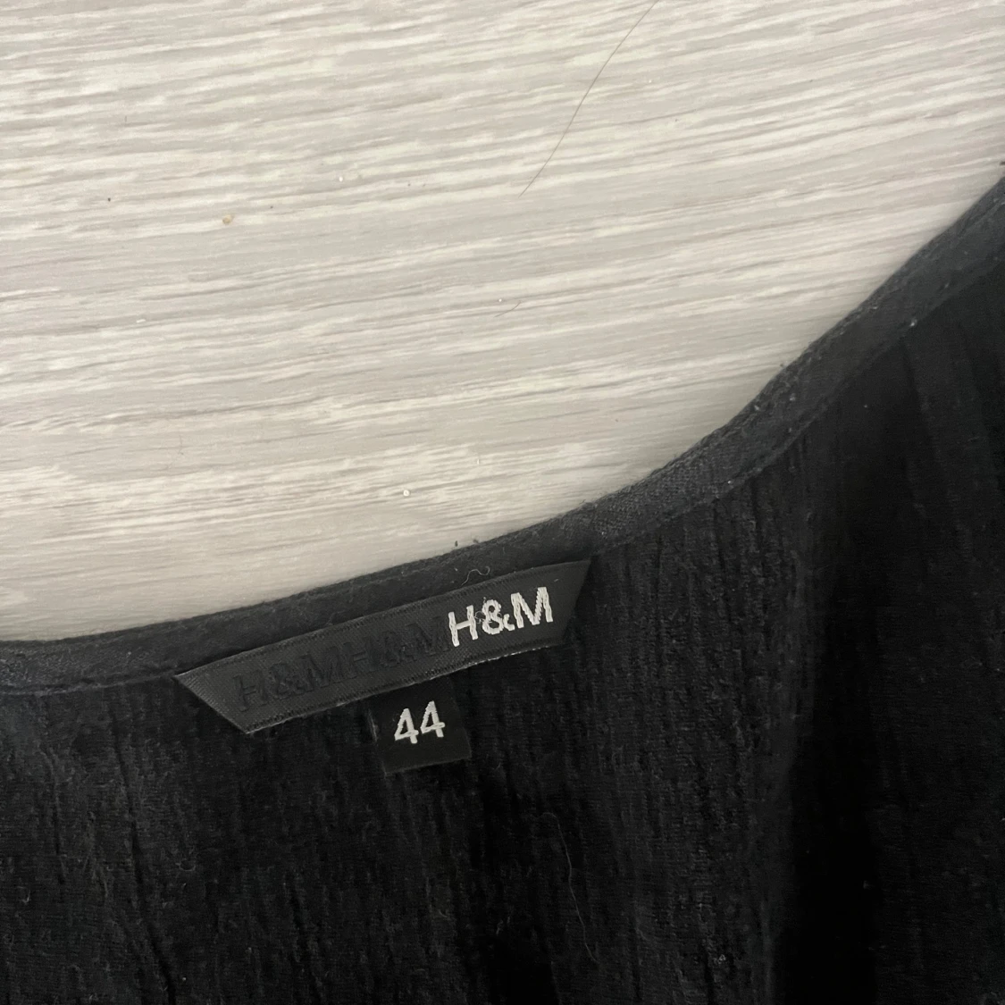 Svart långklänning från H&M i storlek 44. Säljer för den är för stor - 1