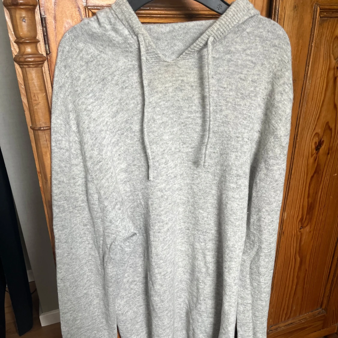 Grå kashmir hoodie  - 1