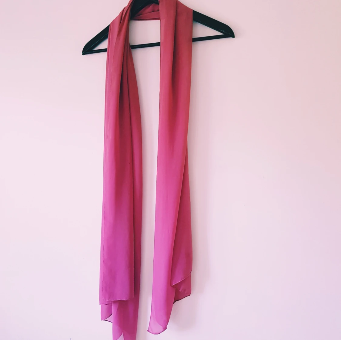 Rosa sidensjal i enkel design - 1