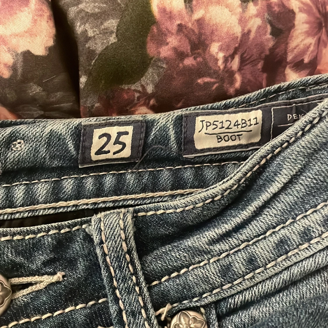 Miss Me bootcut jeans storlek 25!💗😊 - 4