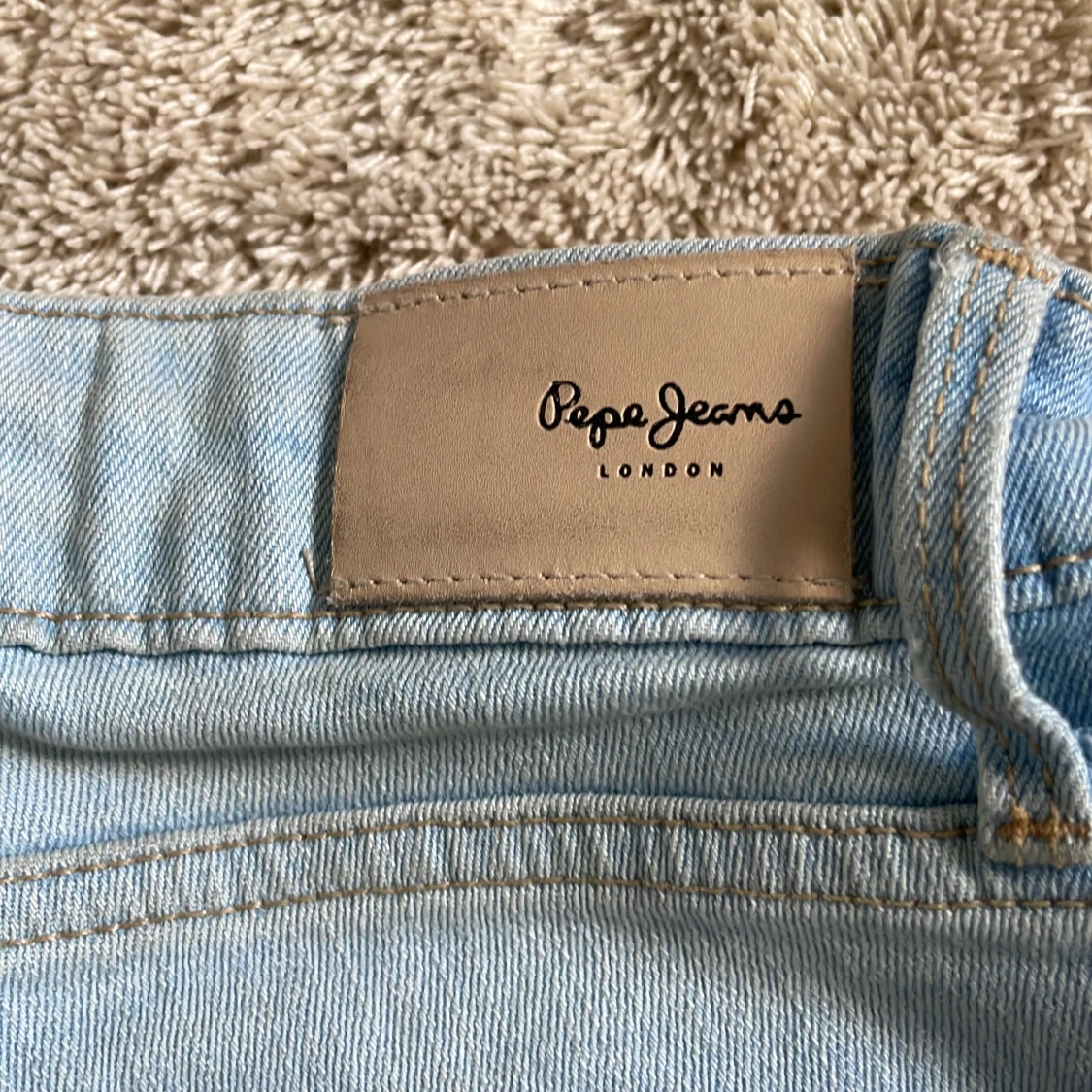 Ljusblå jeansshorts från Pepe Jeans - 2
