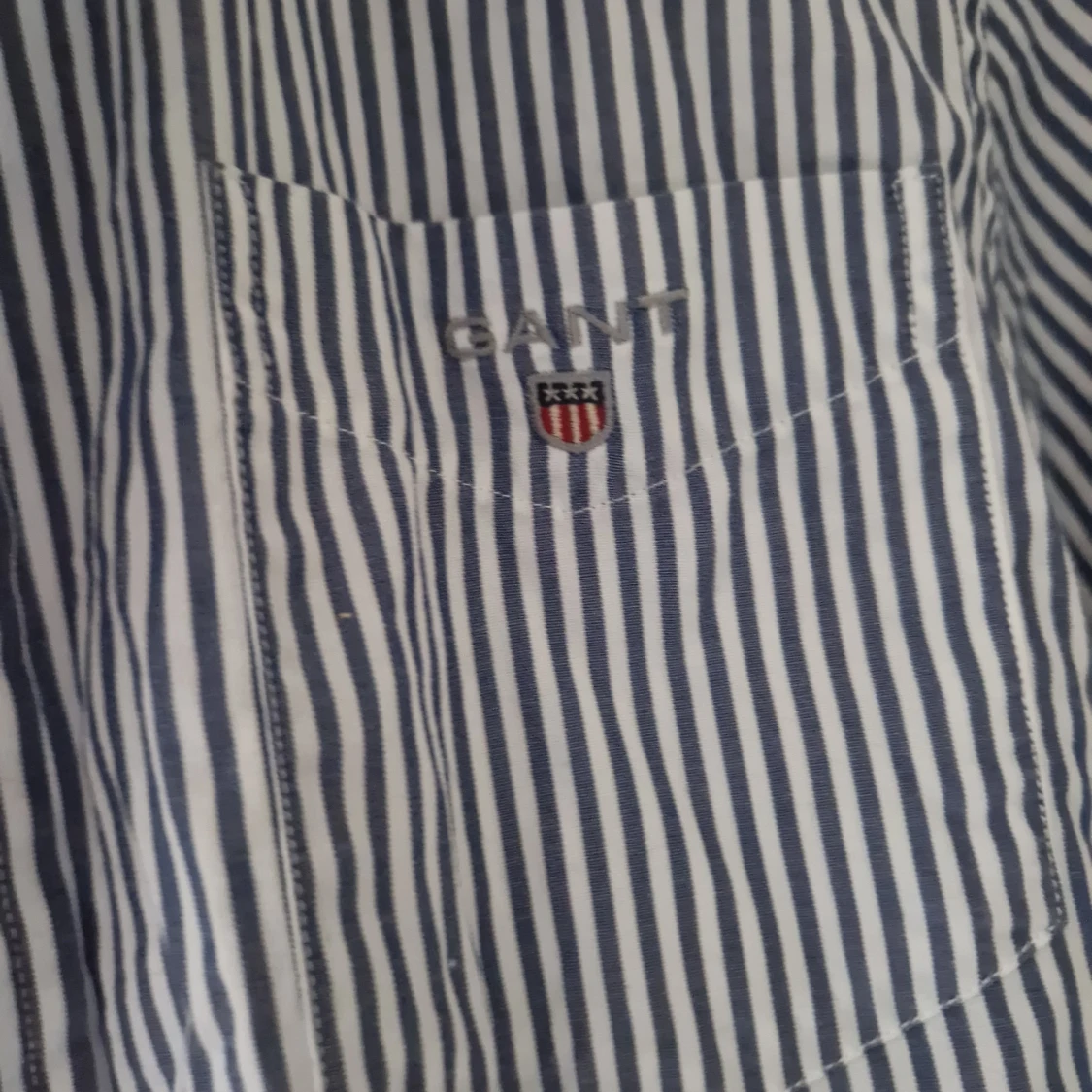 Randig skjorta från GANT i bomull - 1