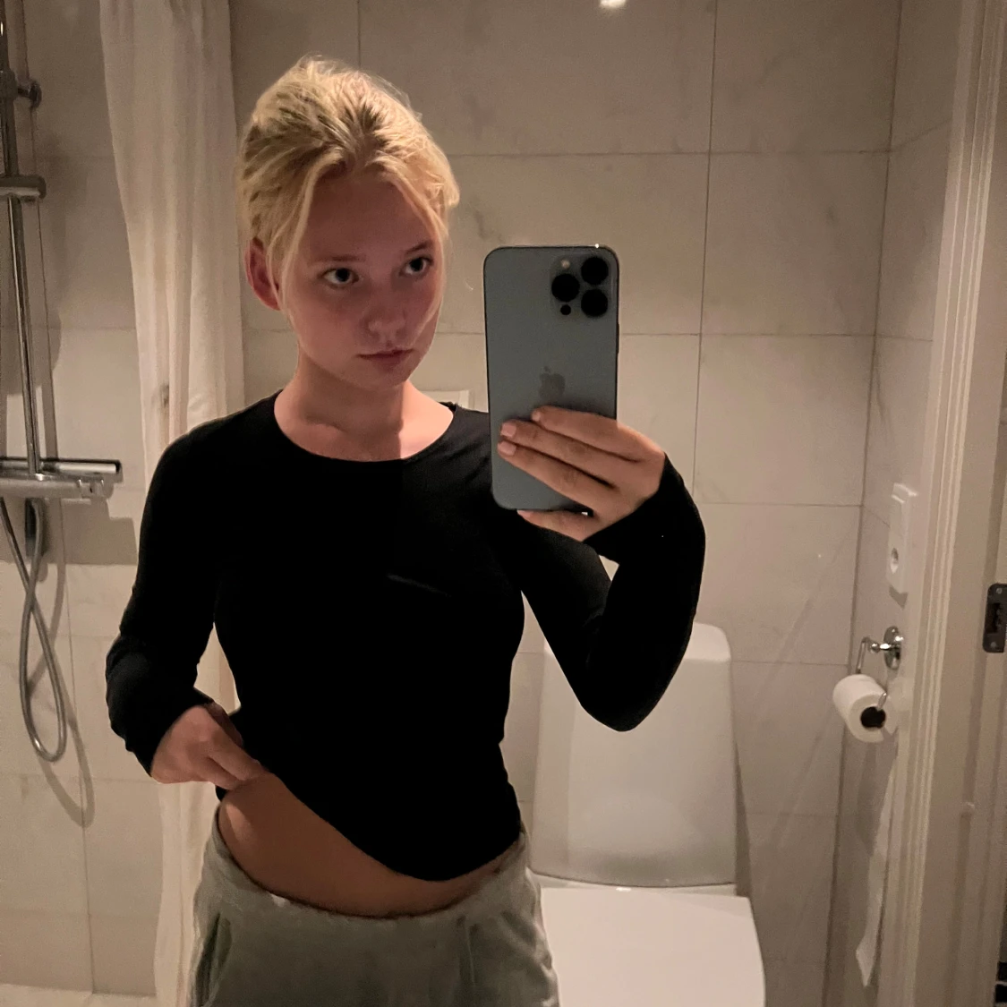 Svart långärmad basic tröja - 1