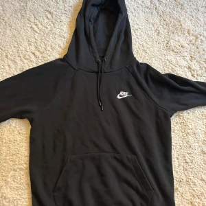 Nike hoodie - Sparsamt använd hoodie, nypris 600kr💓
