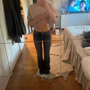 Snygga jeans - Utsvängda snygga jeans från Gina tricot!!❤️