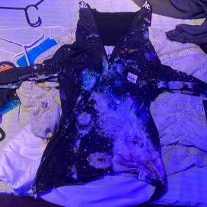 Ett unders ställ -  Är ett underställ som jag inte mer behöver eftersom att jag har fått ett nytt . Det