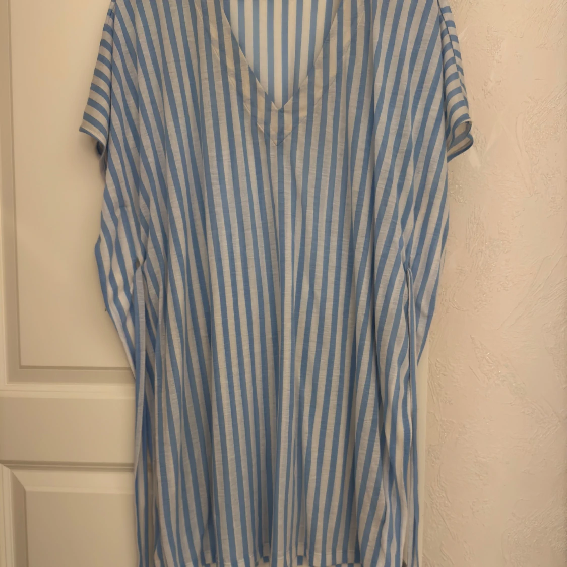 Blåvit randig strand klänning  - 1