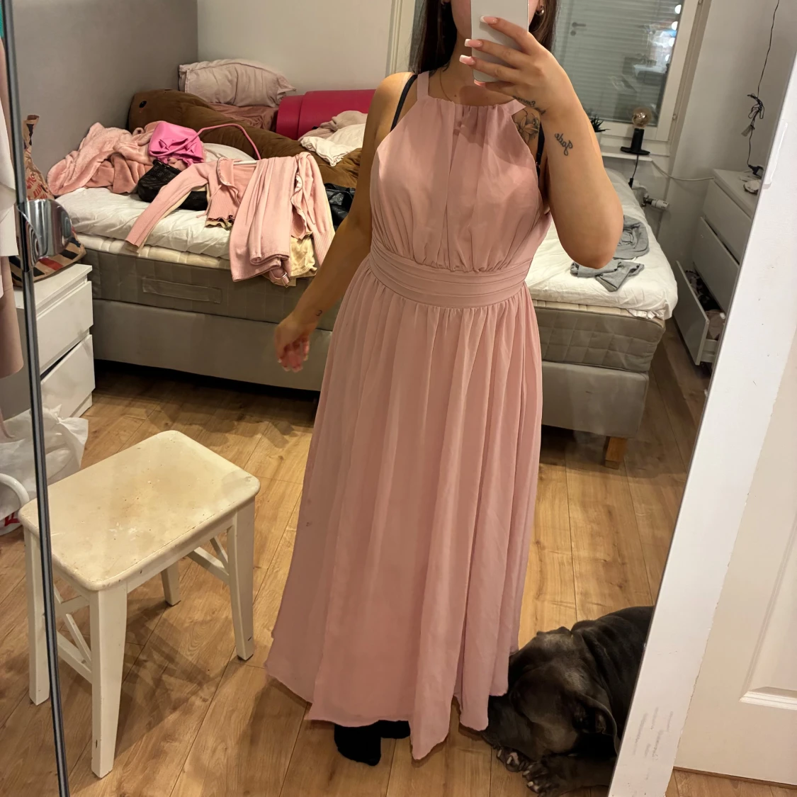 Ljusrosa långklänning med axelband