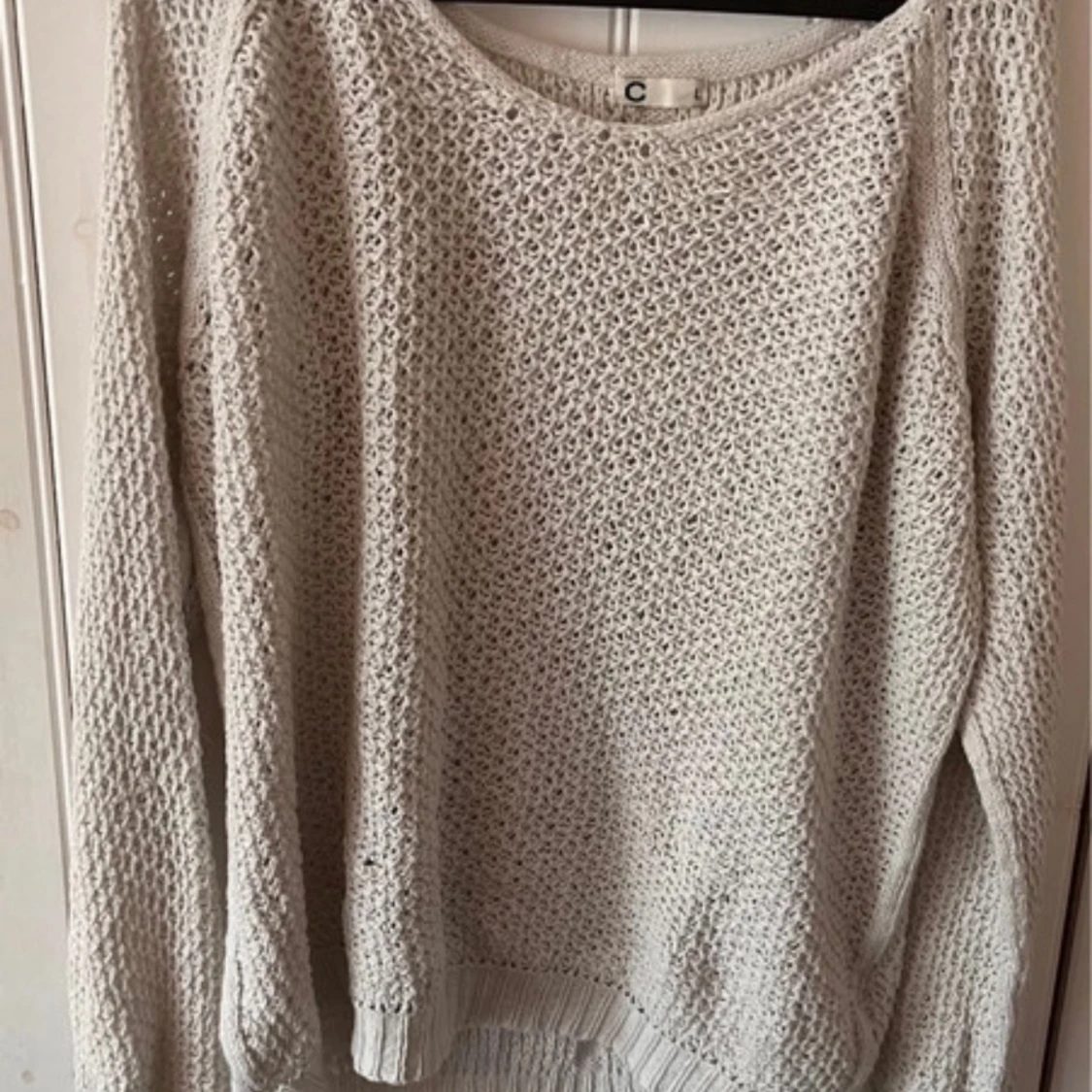 Vit stickad tröja