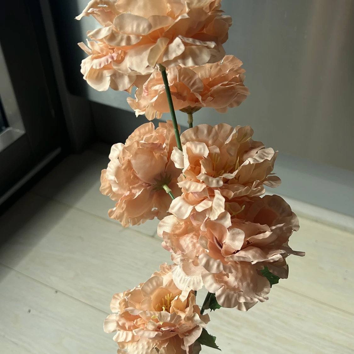 Rosa oanvänd plastblomma - 1