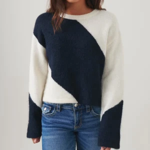 Stickad tröja - Säljer då den inte kommer till användning! För fler frågor/bilder, kontakta mig🤍 