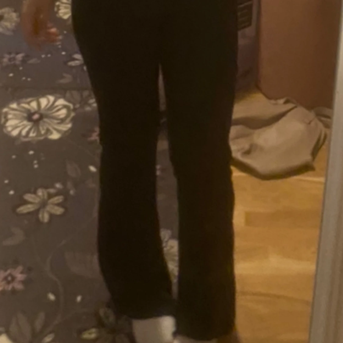 Svarta bootcut byxor - 1