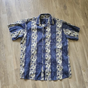 Vintage Harbor Bay Skjorta - Vintage Harbor Bay Skjorta, 1X, väldigt lång också, fråga om mått behövs, i övrigt bra skick och en schysst plagg I garderoben