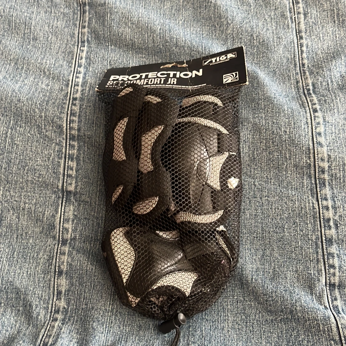 Svarta skyddshandskar från Stiga