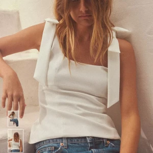 Vit topp med knytband från Zara - Supersnygg vit linnetopp från Zara som tyvärr inte passar mig. Helt nytt som aldrig använts så prislappen sitter kvar. Är slutsålt på hemsidan.