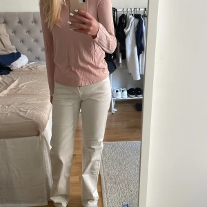 Vita raka jeans - Raka vit jeans, sjukt snygga💞