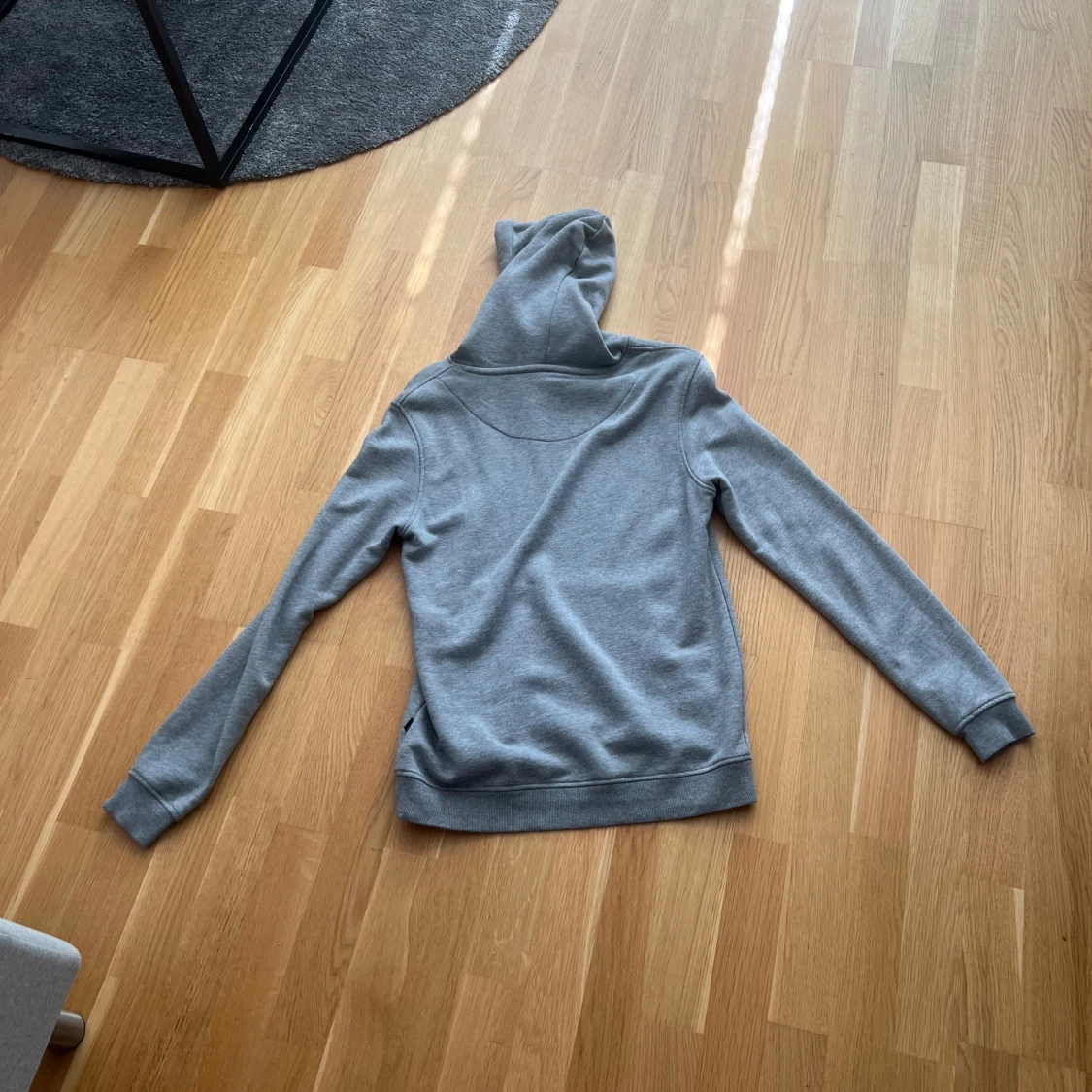 Grå hoodie från resteröds - 2