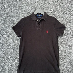 Raplh lauren pike - Ralph lauren pike! | size: S | färg: svart | självklart äkta | skick : 8,5/10! | hör av dig vid minsta fundering! |  Postar samma dag som köp 🤩