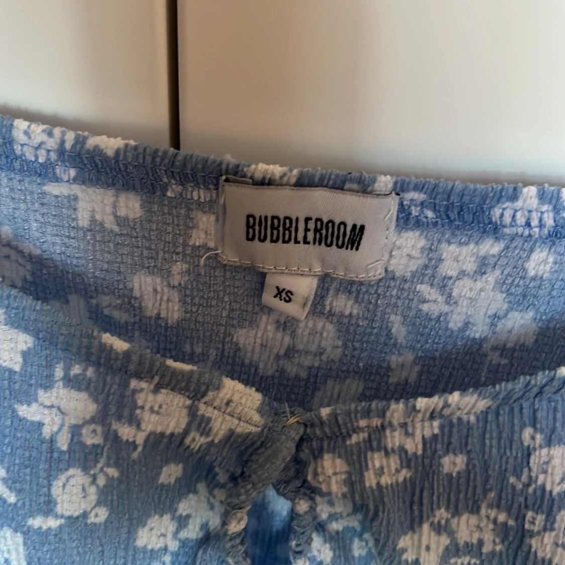 Blommig blå blus från Bubbleroom XS - 1