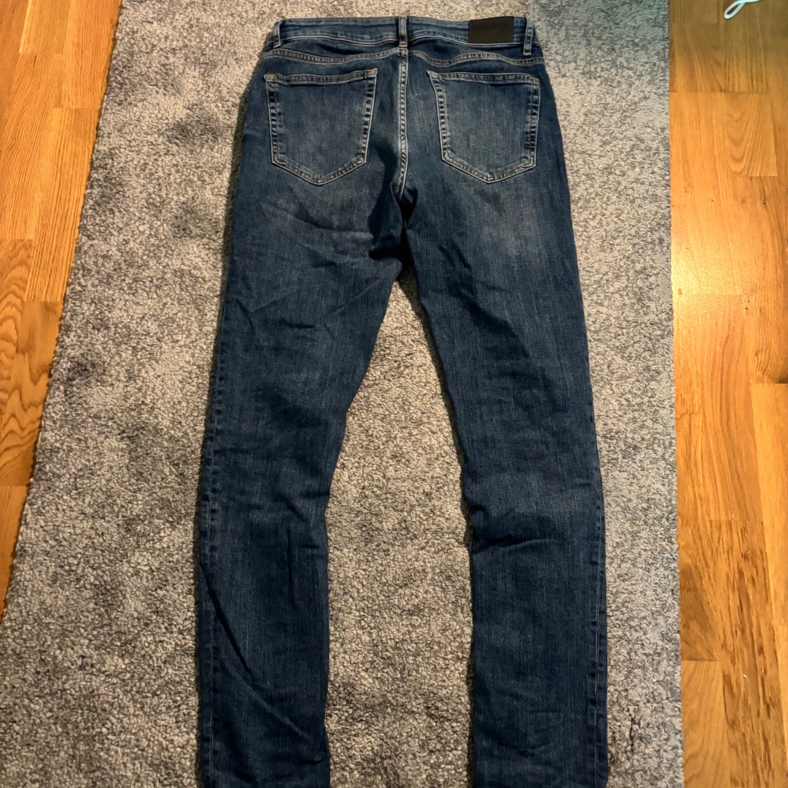 Mörkblå jeansbyxor från WESC, S - 1