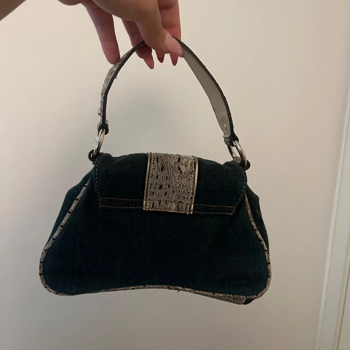 Guess axelväska i jeans och skinn - 1