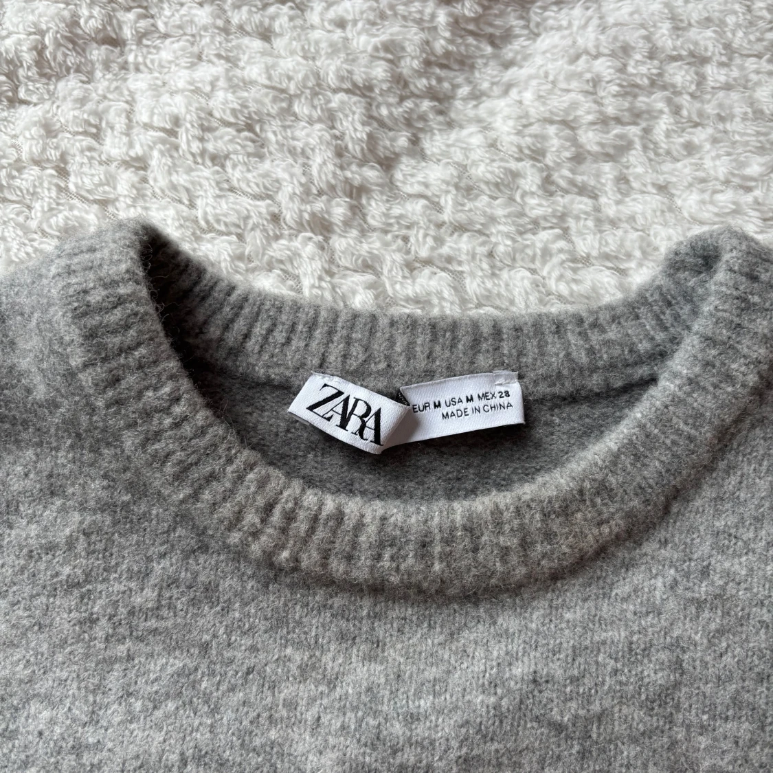 Grå stickad tröja från Zara - 2