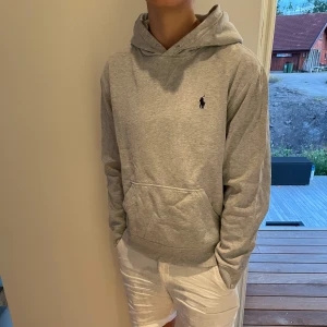 Polo Ralph lauren hoodie  - Säljer nu denna Polo Ralph lauren hoodie, skriv för fler bilder/frågor🙌🏼 