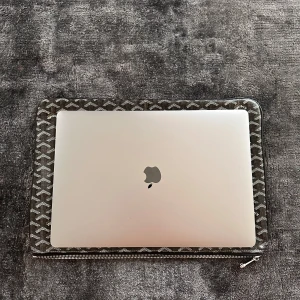 Guard Laptop Holder - Keep your laptop safe, elevated, and ready for work with this premium Guard laptop holder. Designed to improve posture, airflow, and desk space, it’s perfect for home, office, or travel.      ✨ Features: 	•	🛡️ Strong & stable 	•	💨 Improves cooling 	•	🎯 Ergonomic height 	•	🌍 Fits most laptops 	•	🔄 Lightweight & portable 📦 Condition: Perfect 🎁 Perfect for students, remote workers, and anyone who values style + functionality.