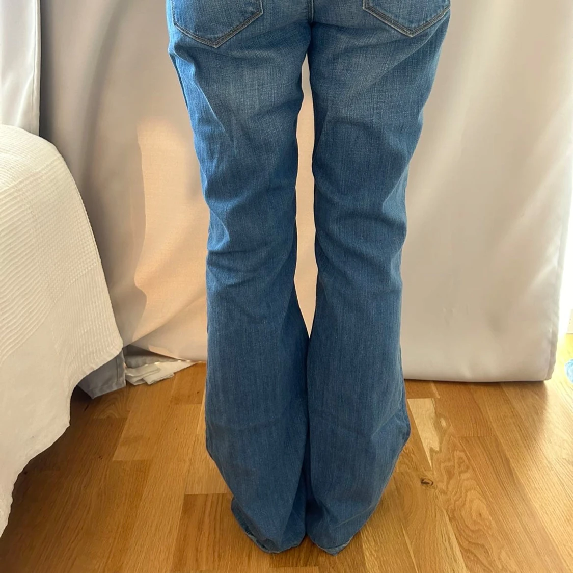 Blå bootcut jeans  - 1