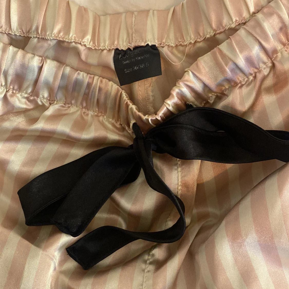 Champagnefärgad randig pyjamas KappAhl - 3