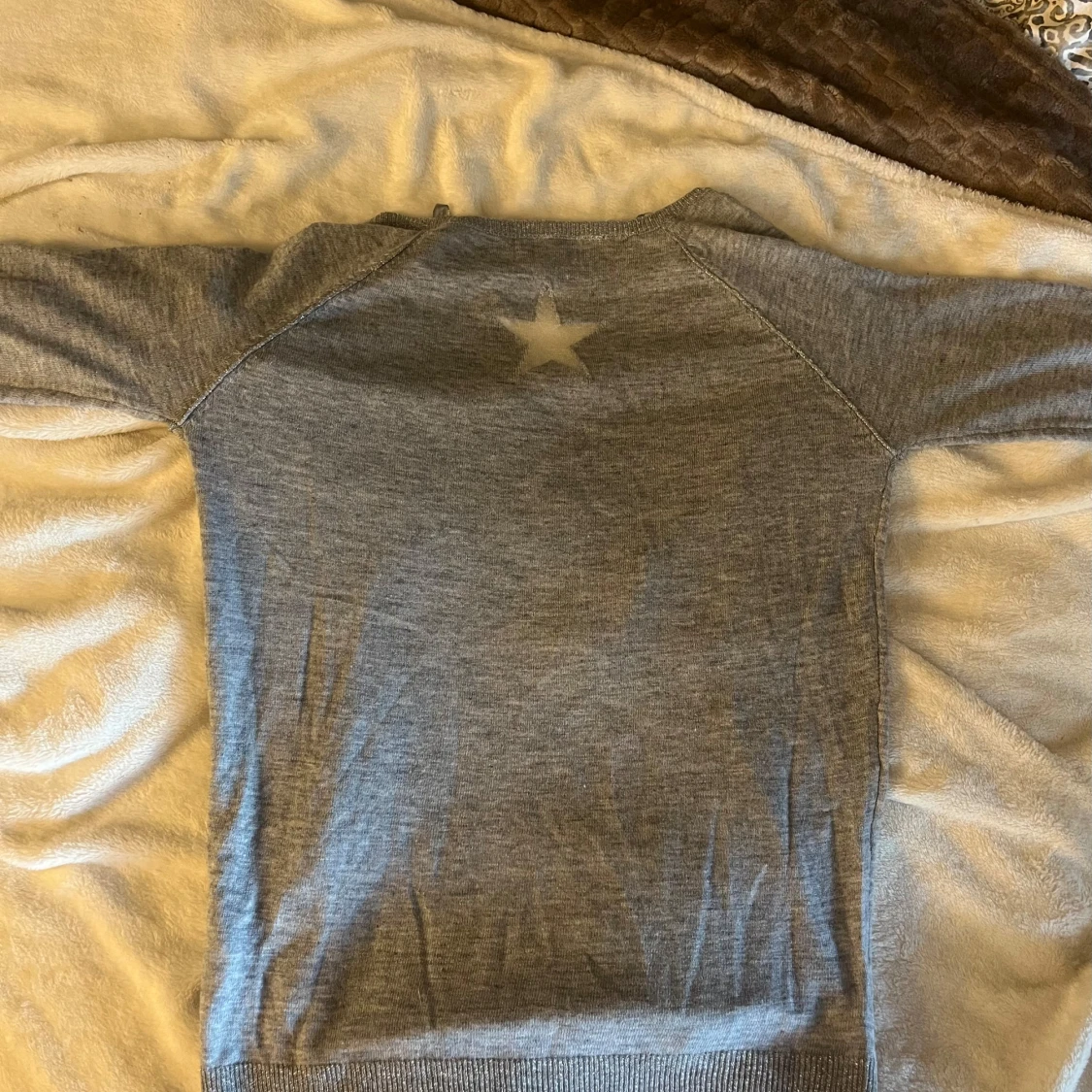 Grå stickad tröja med stjärna Lely Wood - 2