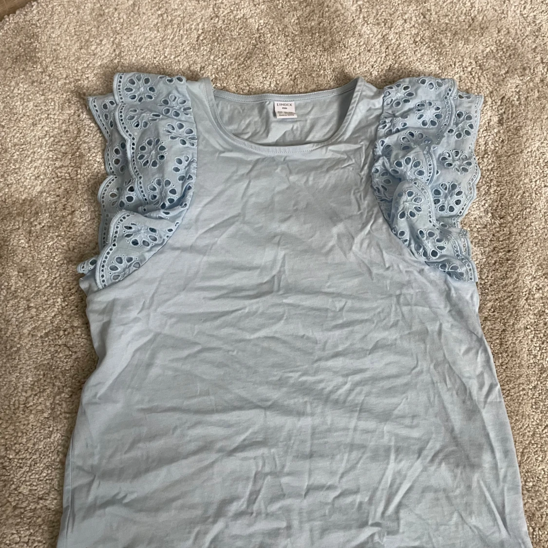 Ljusblå topp med volangärmar  - 1