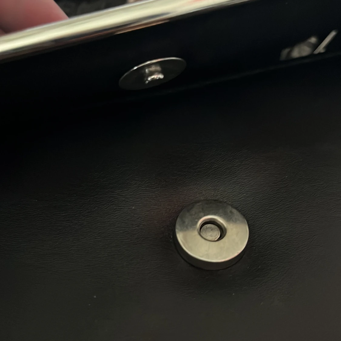 Svart quiltad axelväska med kedja - 3