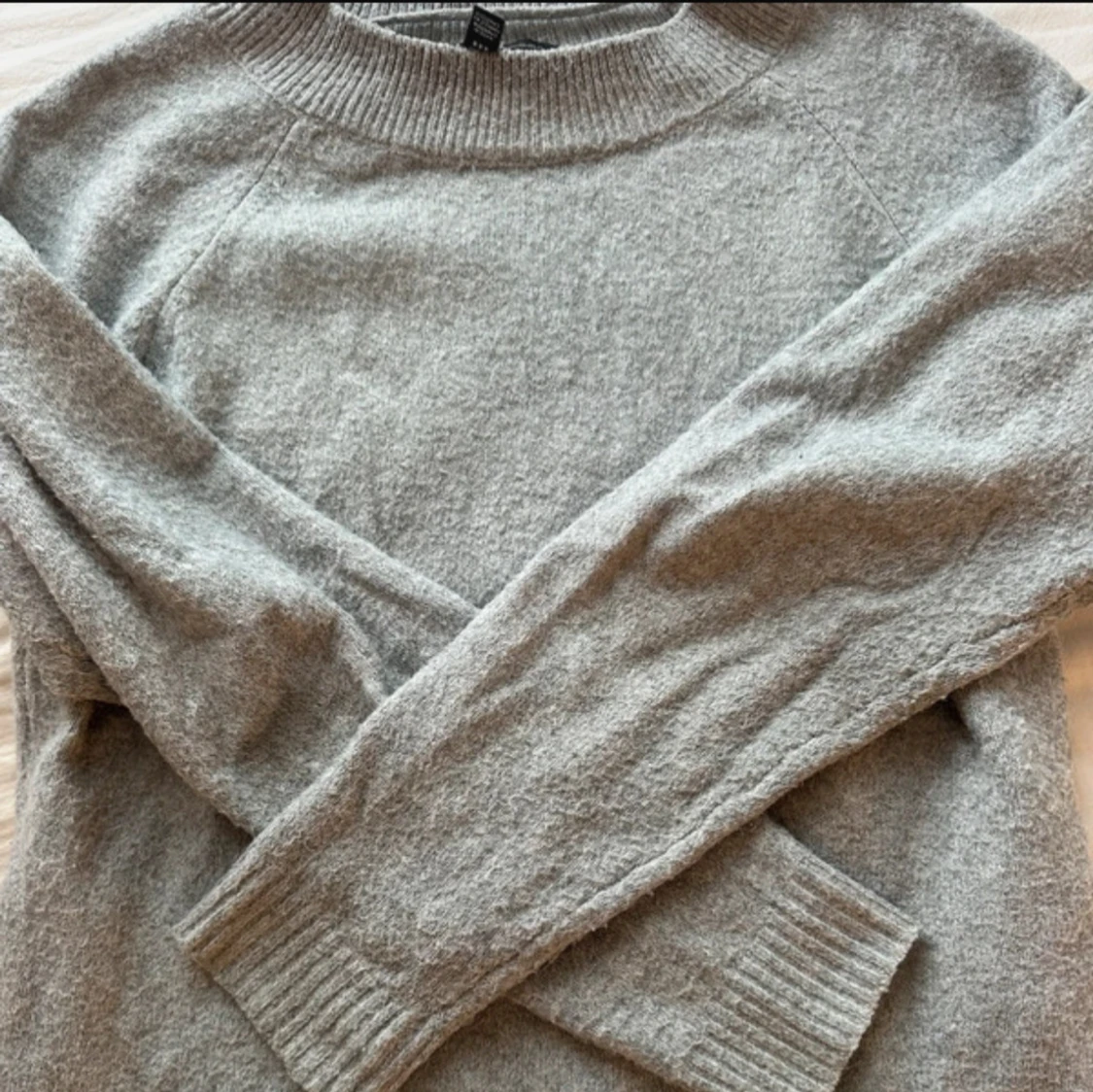 Grå stickad tröja från Vero Moda - 1