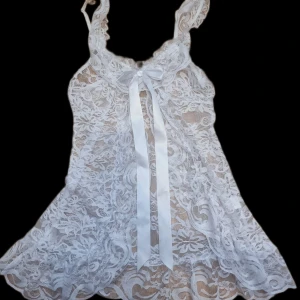 Vit spetsnatlinne  - Supersött nattlinne 💕 kan användas som nattlinne eller som top💕 