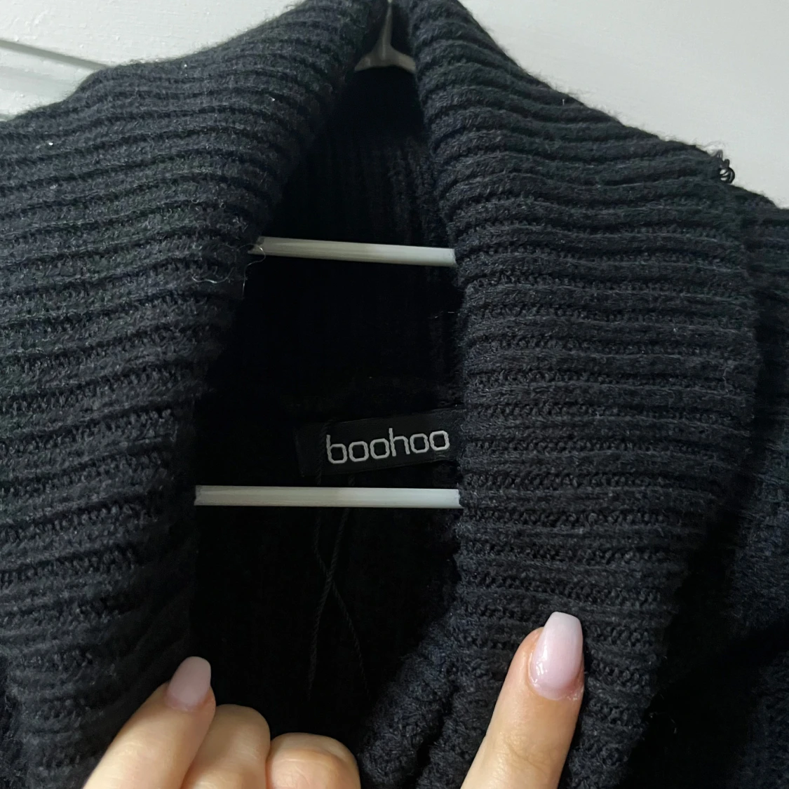 Svart polotröja med kabelstickning Boohoo - 1