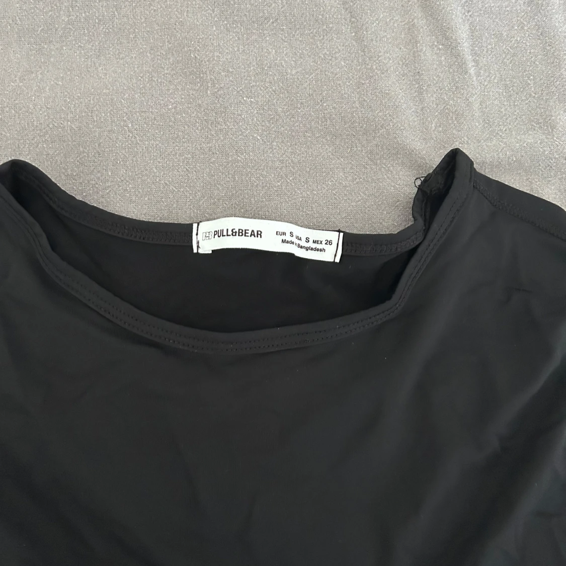 Svart t-shirt från Pull&Bear - 1