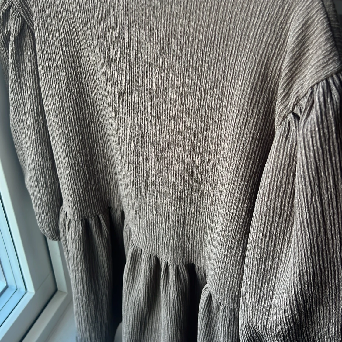 Brun tröja  med snörning från 157 - 3