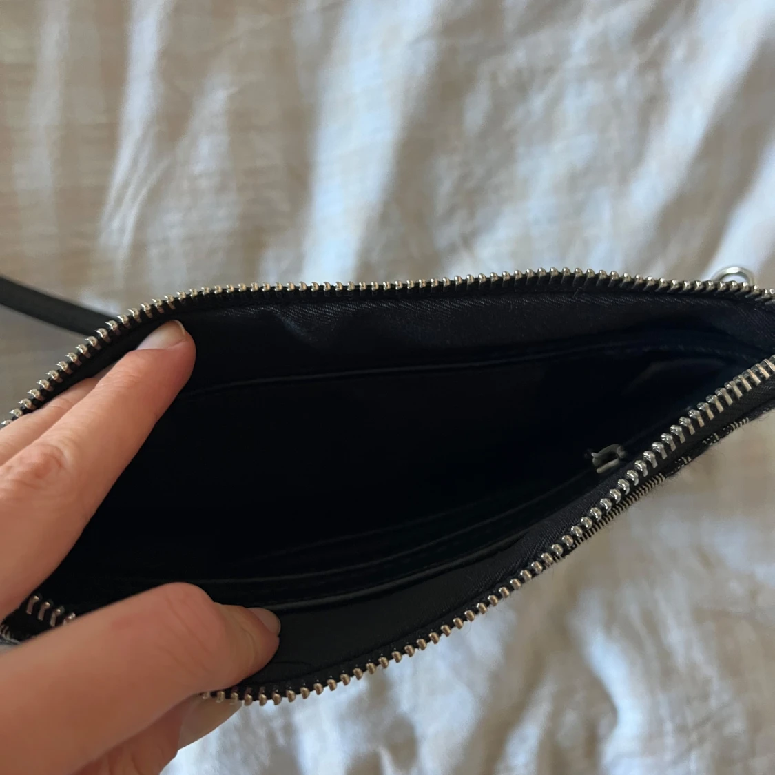 Svart och grå axelväska från Carin Wester - 2