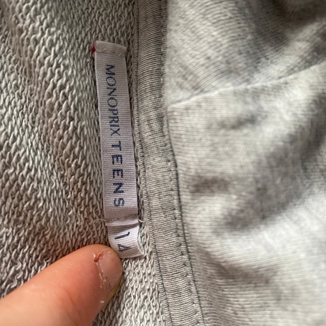 Grå hoodie med Voilà-tryck - 4