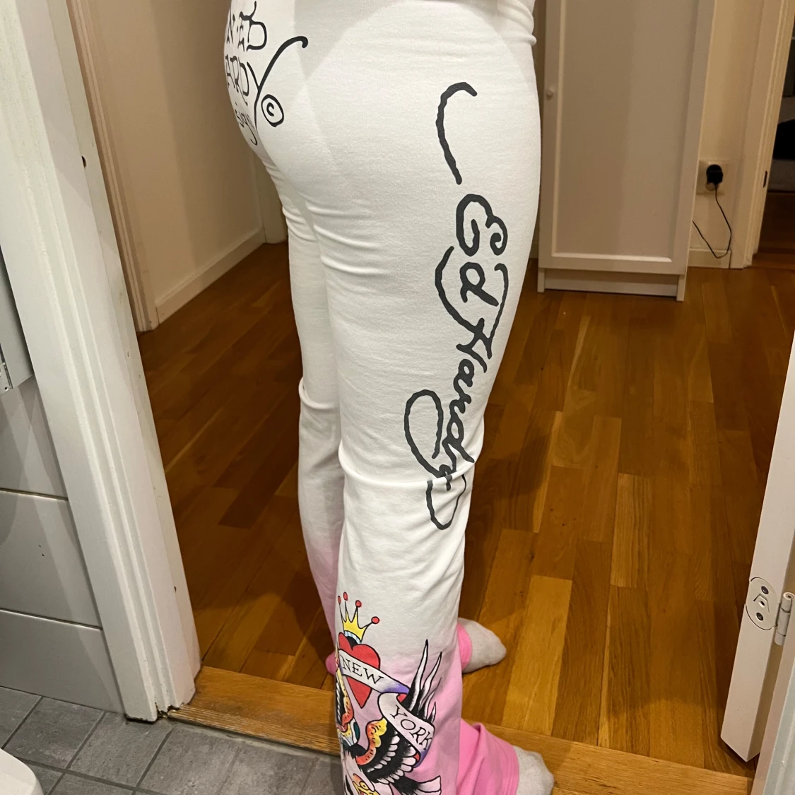 Vita och rosa byxor från Ed Hardy - 2