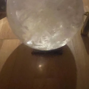 Kvartsklot Regnbogs färgat - Ni som är intreserad utav kristaller kommer gilla denna, ☺️Nästan 6 kilos kvartsklot Regnbogs färgat Hög kvalite