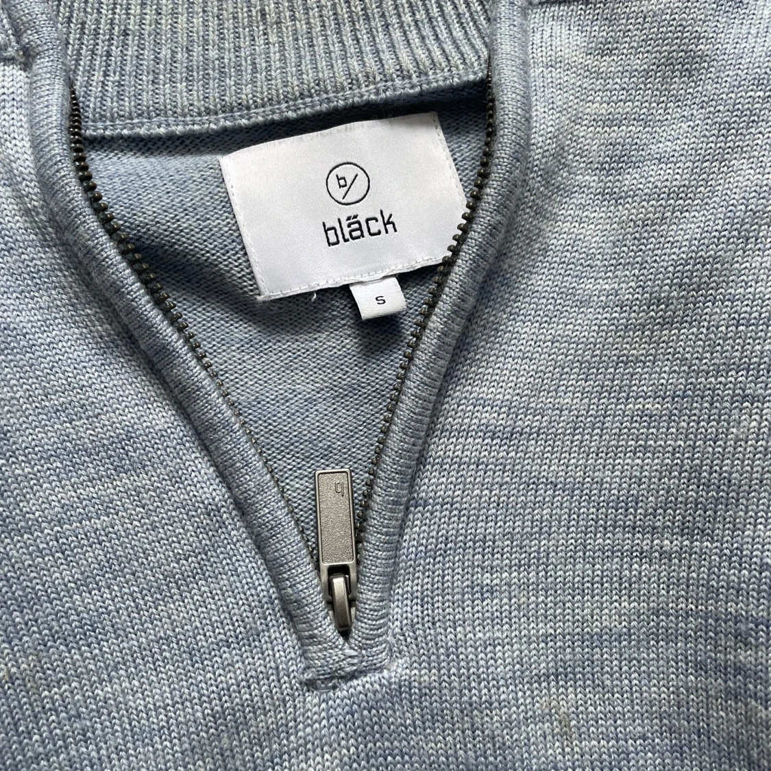 Grå tröja med dragkedja från Bläck - 1