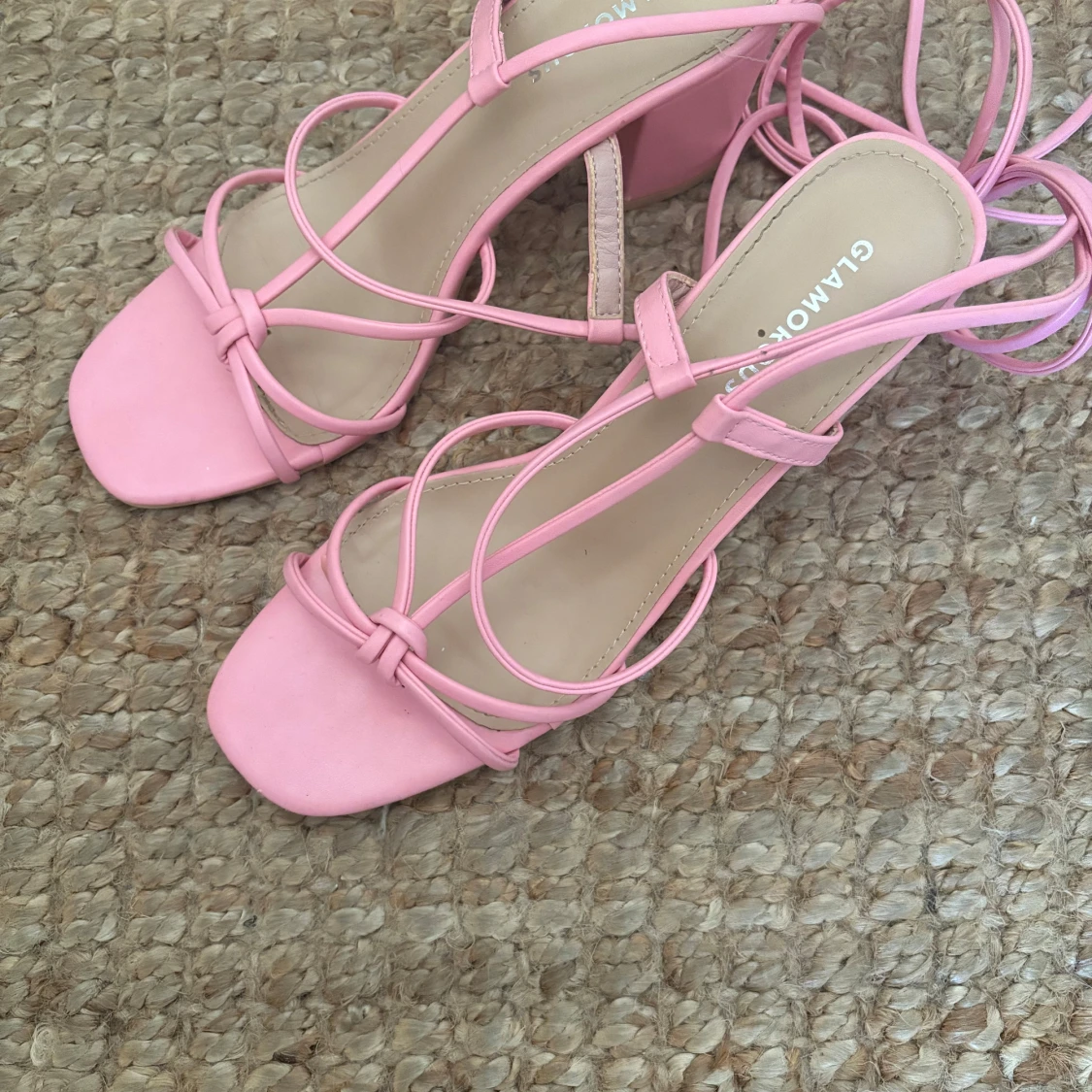 Rosa sandaler med klack från Glamorous