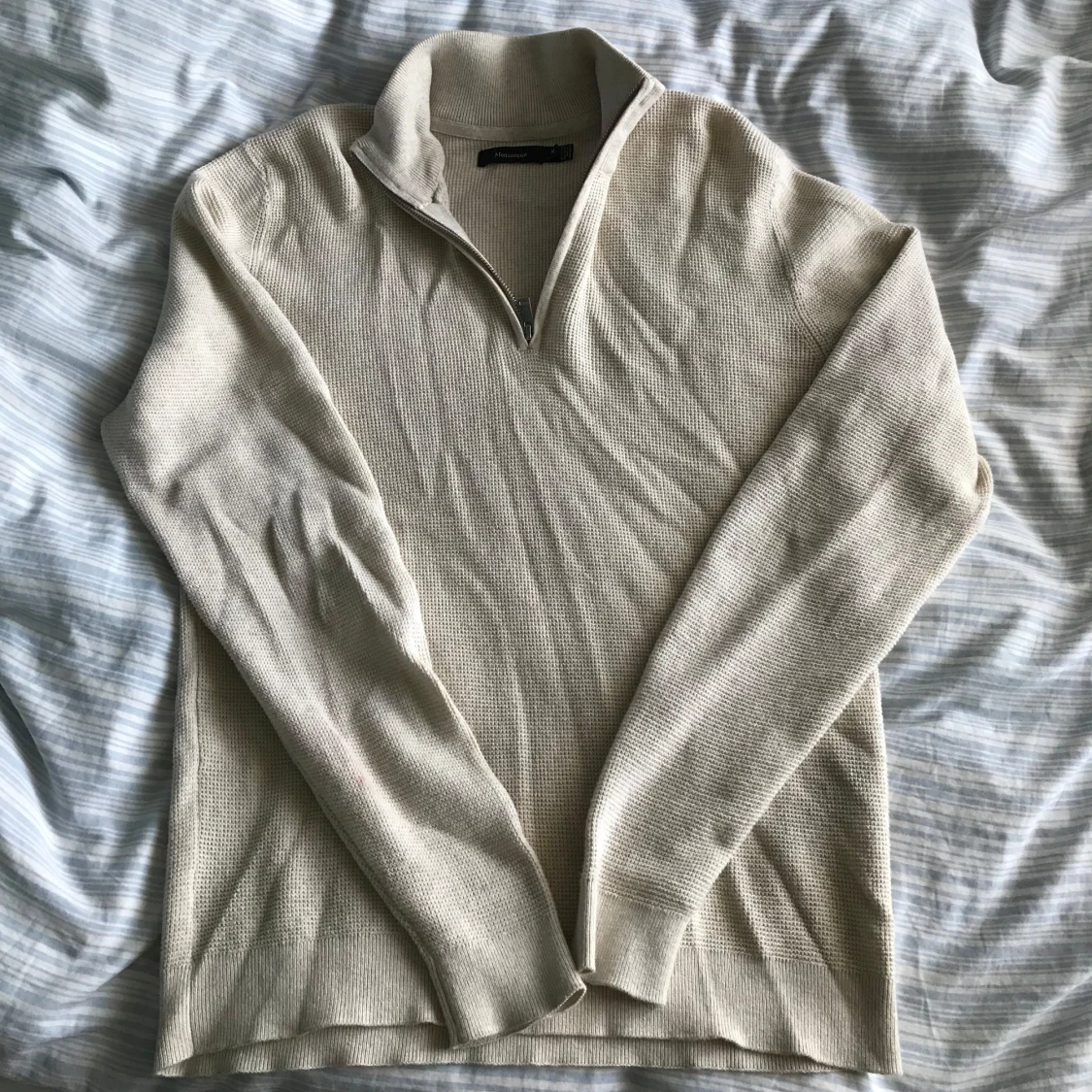 Beige stickad tröja från Matinique