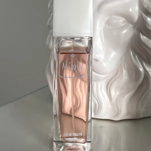 MIssly Eau de Toilette - Använt ca 7ml. Blommig doft. Utan låda 