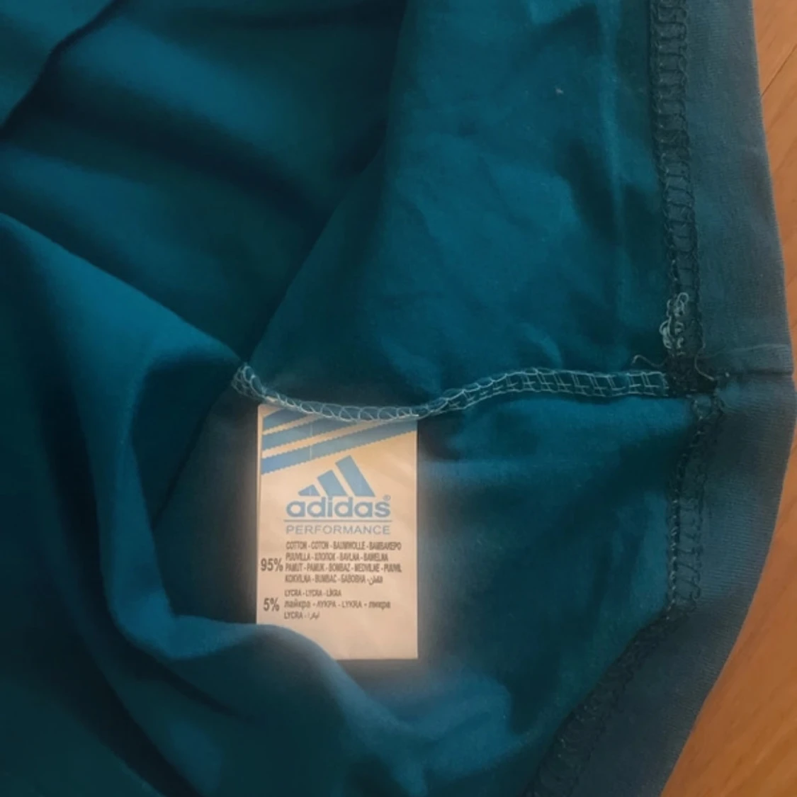 Blå t-shirt från Adidas - 4