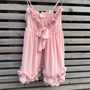 Gulligt linne - Köpt på Sellpy men jag har aldrig använt det! Fint skick 💗