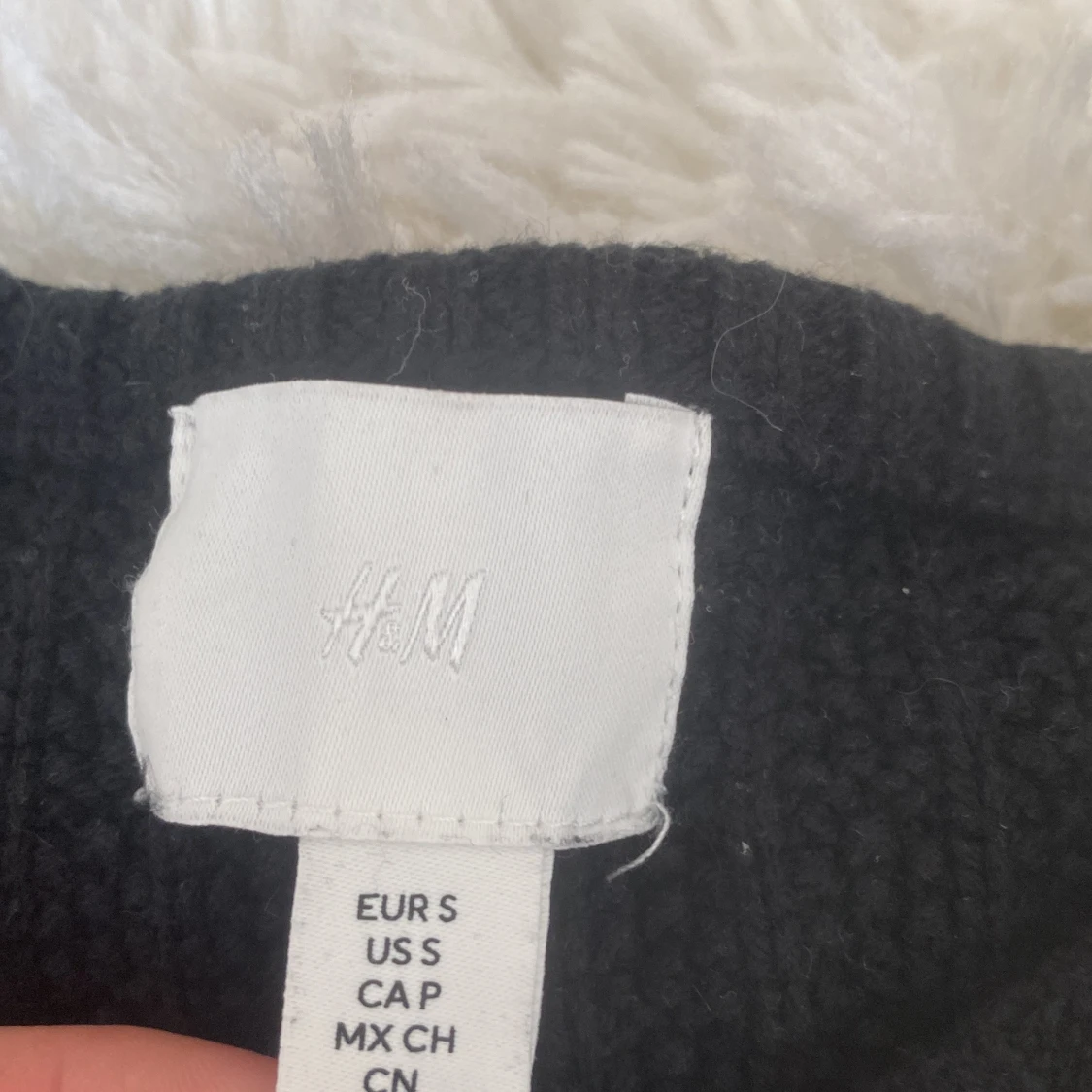 Svart stickad kofta från H&M - 2